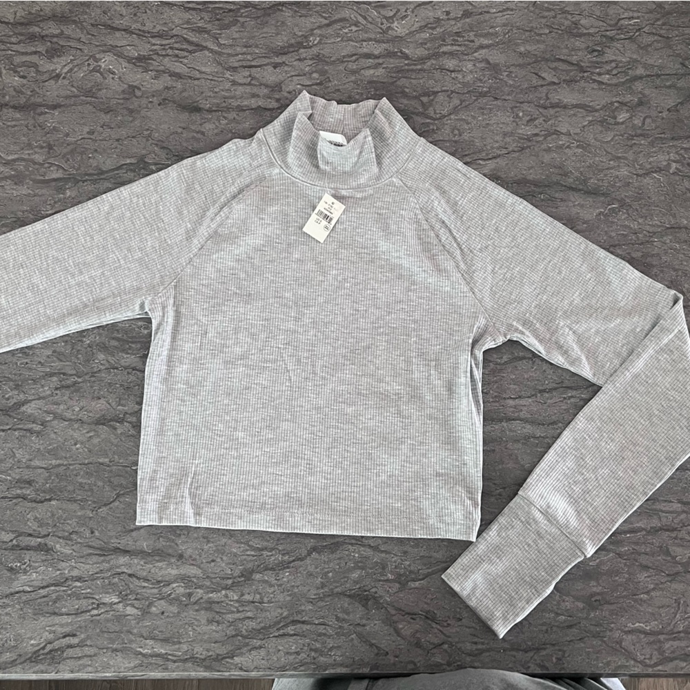 Gray Ribbed Long Sleeve Top - Picture 2 of 4